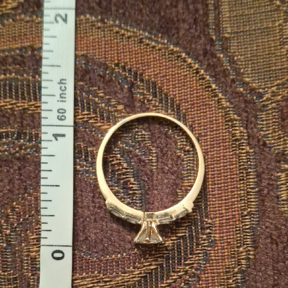 Elegant Gold and Silver Women's Ring